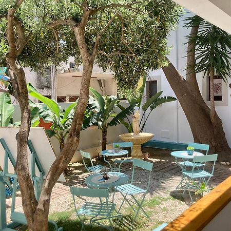 Tree Of Life Art Hotel Agia Marina Екстериор снимка
