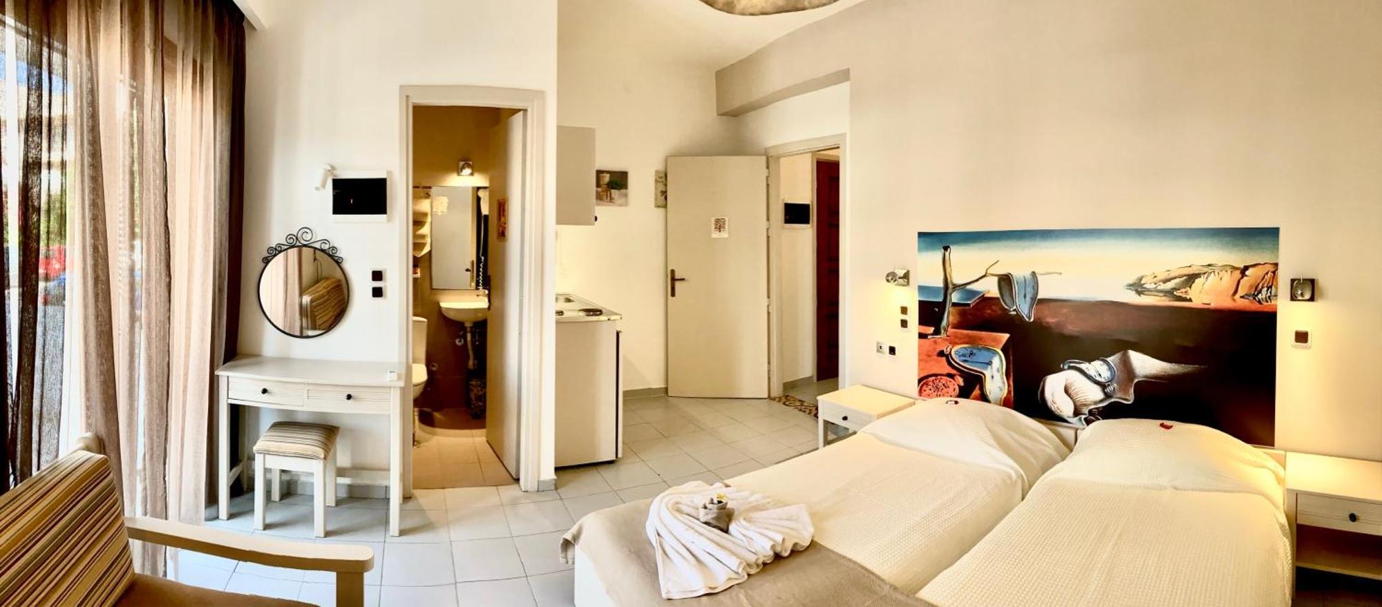 Tree Of Life Art Hotel Agia Marina Стая снимка