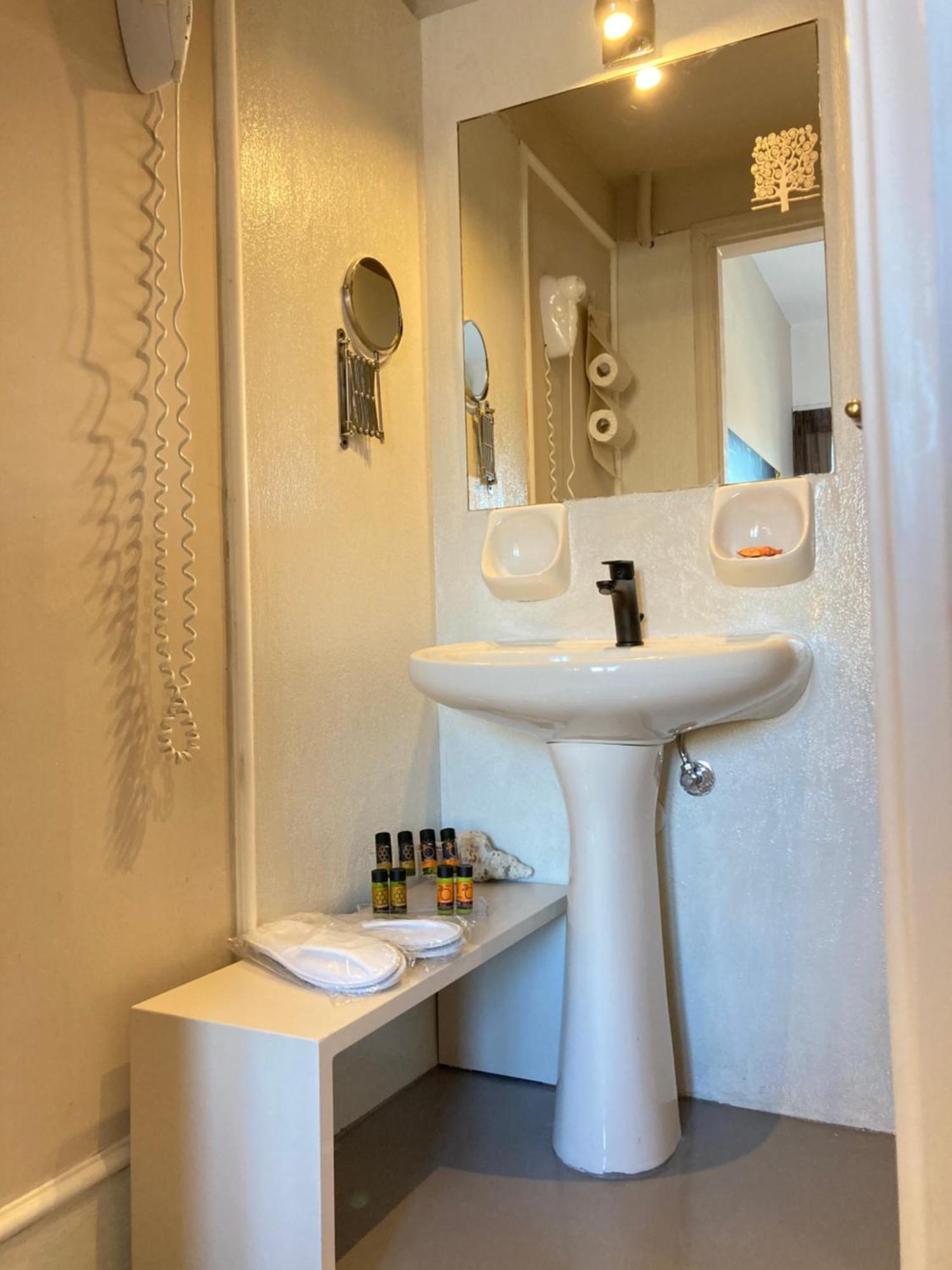Tree Of Life Art Hotel Agia Marina Стая снимка