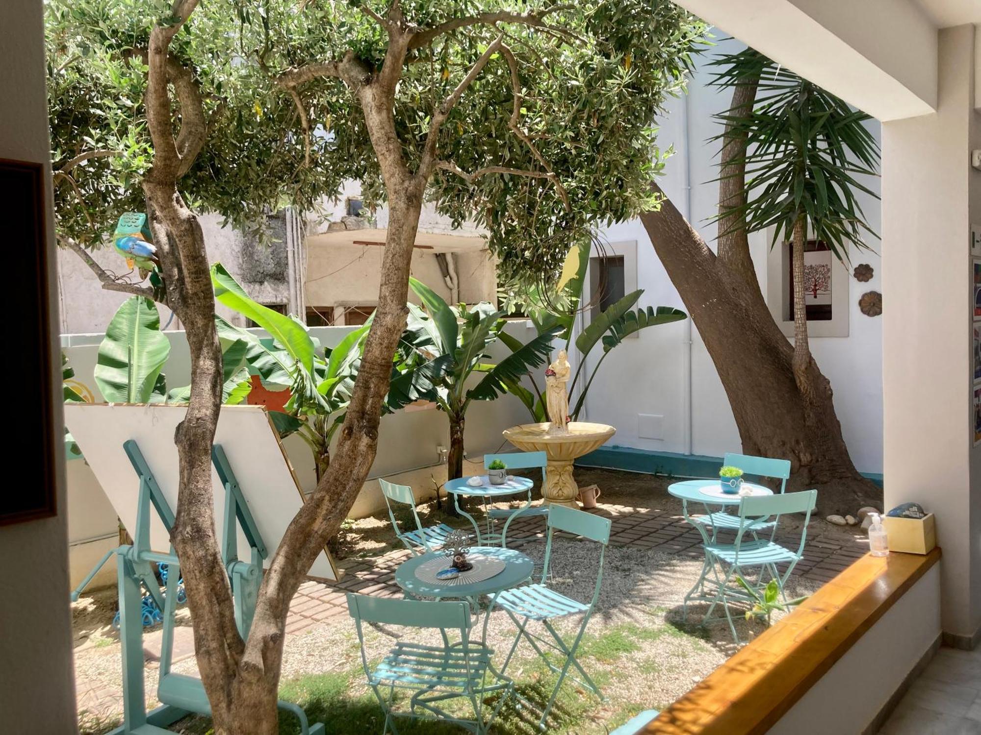 Tree Of Life Art Hotel Agia Marina Екстериор снимка