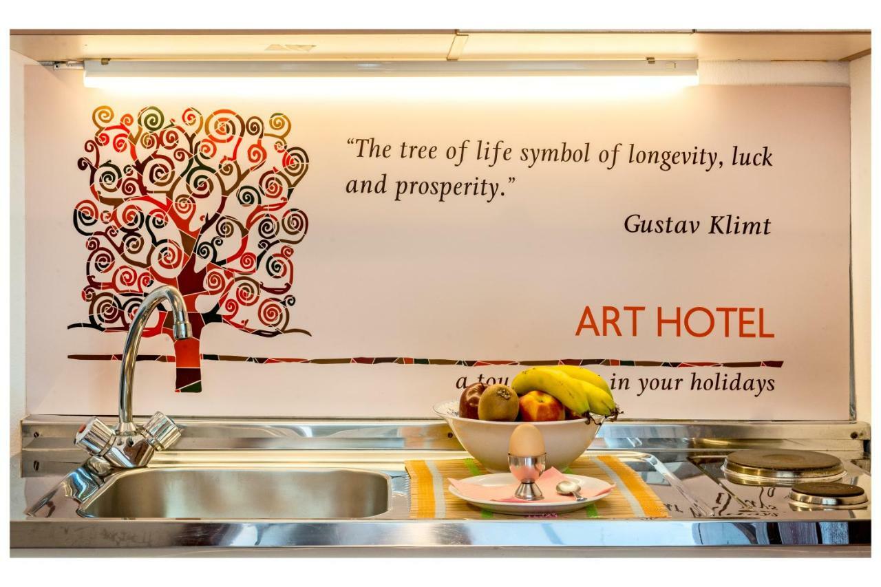 Tree Of Life Art Hotel Agia Marina Екстериор снимка