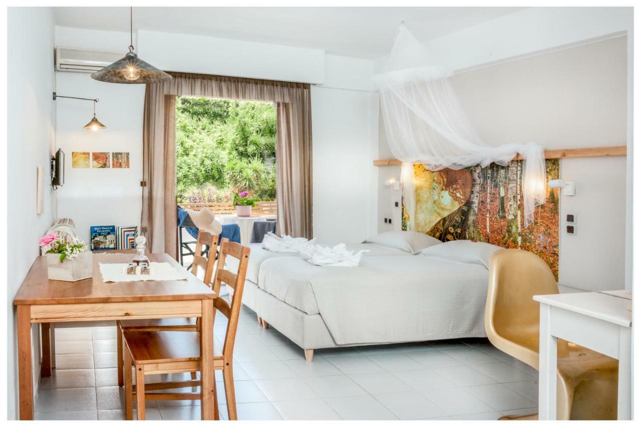 Tree Of Life Art Hotel Agia Marina Екстериор снимка